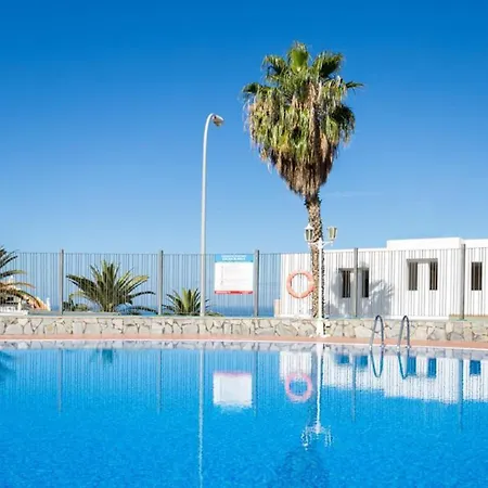 Sea & Pool View In Апартаменти