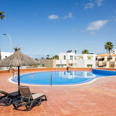 Sea & Pool View In Apartamento
