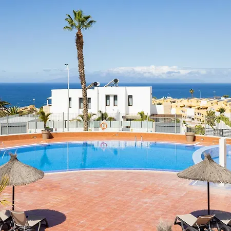 Sea & Pool View In Адехе